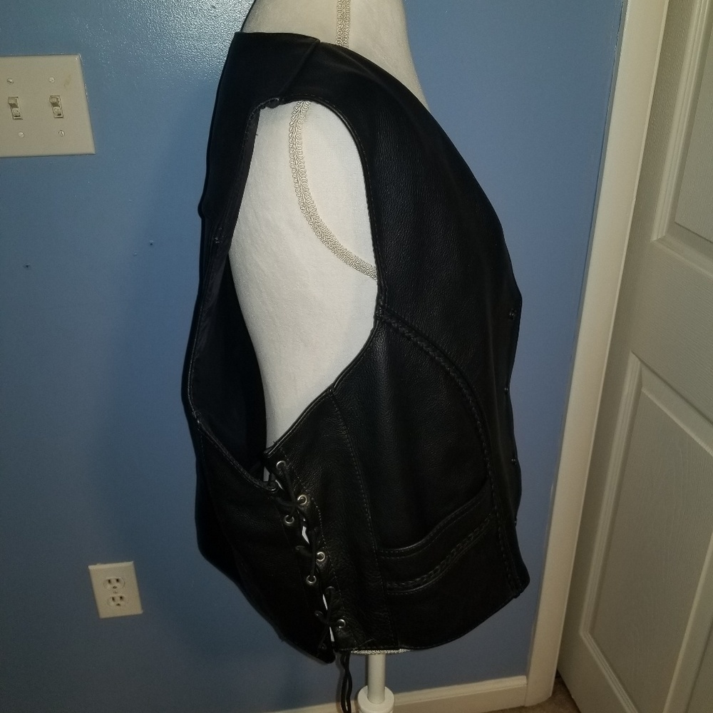 Mens leather Motorcycle Vest - Picture 5 of 8